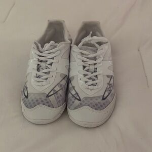 Nfinity vengeance cheer shoes - unworn